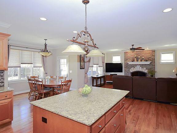4th image of 709 S McKinley Ave