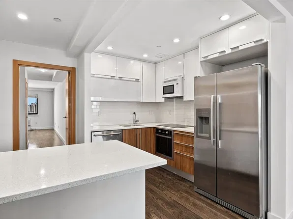 31-35 31st St #605, Astoria, NY 11106