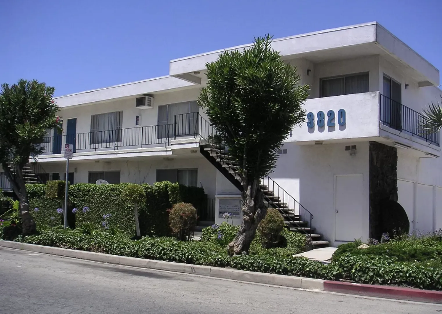 3820 Frances Ave — Photo 2