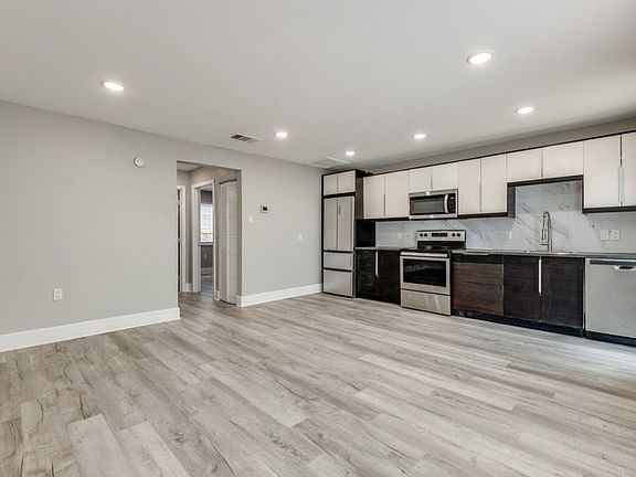 4th image of 4915-4921 Bryan St #104