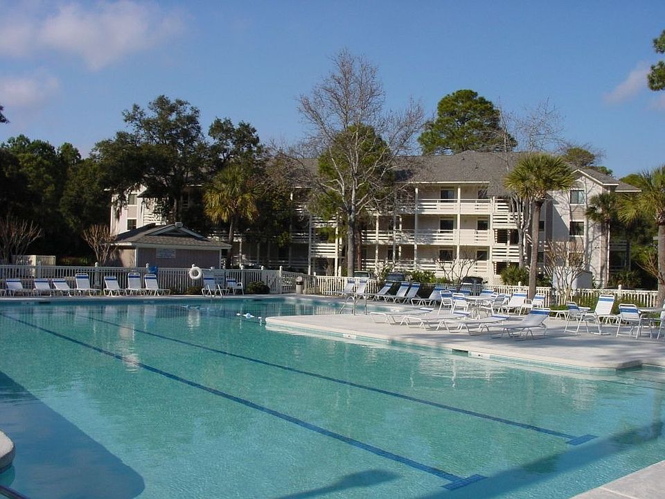 Beautiful Pool and Short walk to the Beach from Fiddlers Cove