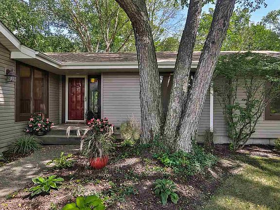 2nd image of 1865 Honeysuckle Dr