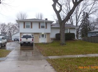 30W142 Claymore Ln, Naperville, IL 60563