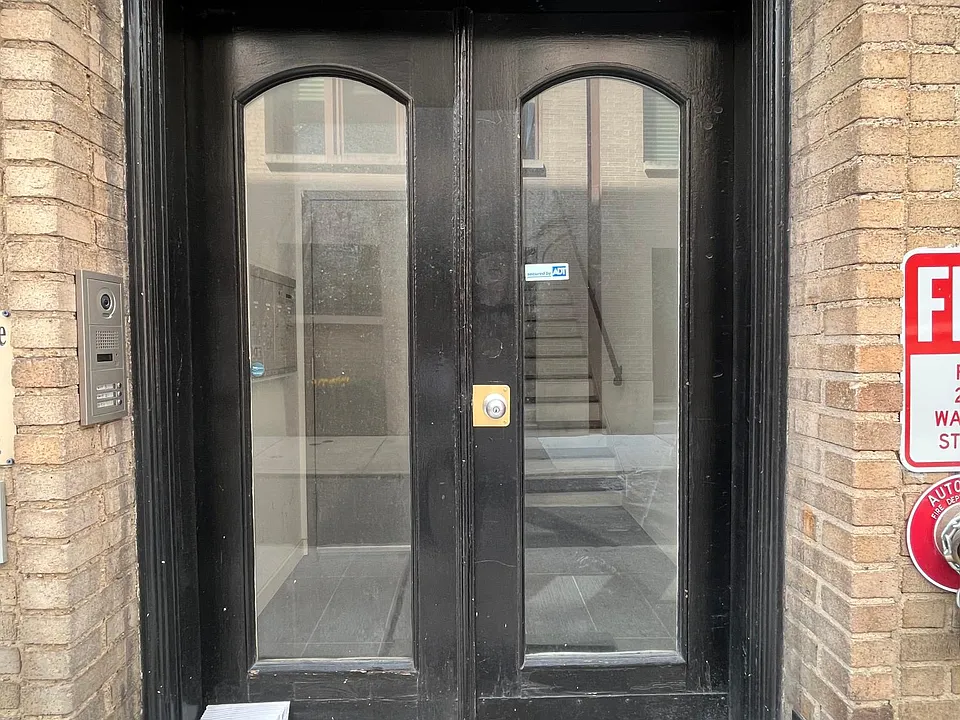 2121 Walnut St #2R