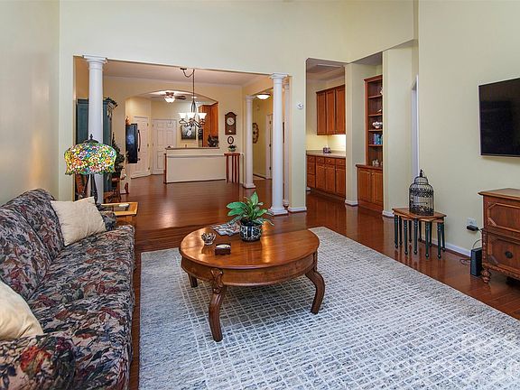 4th image of 215 Garnet Ct