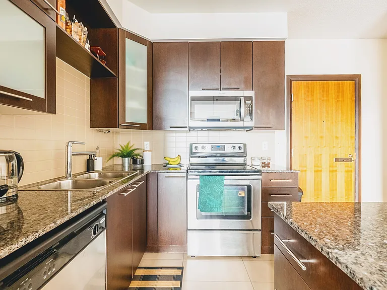 500 Sherbourne St #1808 — Photo 18