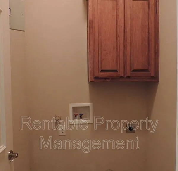 1835 Leann Ln — Photo 5