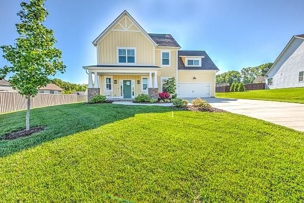 1st image of 221 Roseland Ln