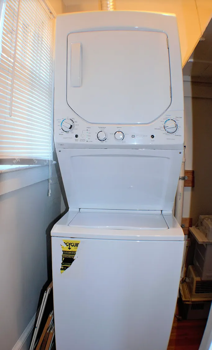 2 bed, 1.0 bath, 720 sqft, $1,300 — Photo 2