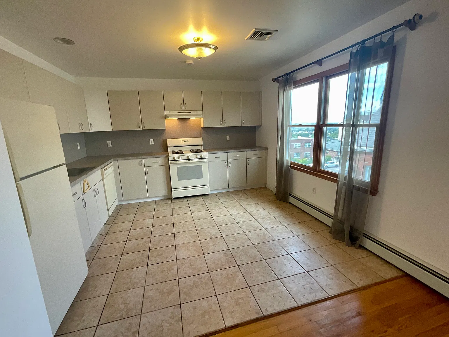 2 bed, $2,500 — Photo 3