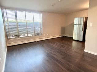 512 Newton St APT 3, Seattle, WA 98109
