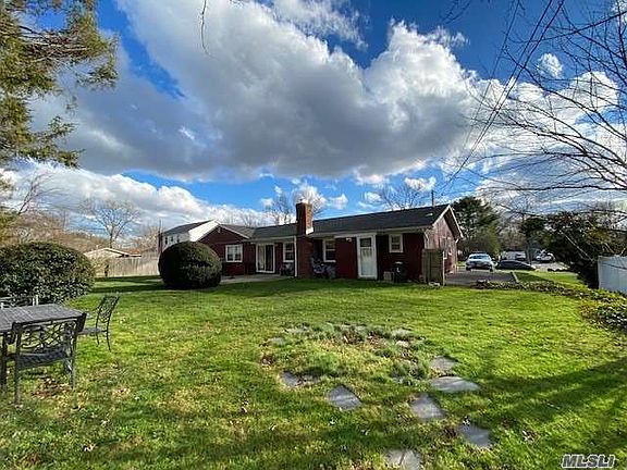 5th image of 7 Maureen Ln