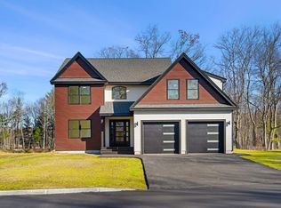 17 Lily Lane, Londonderry, NH 03053