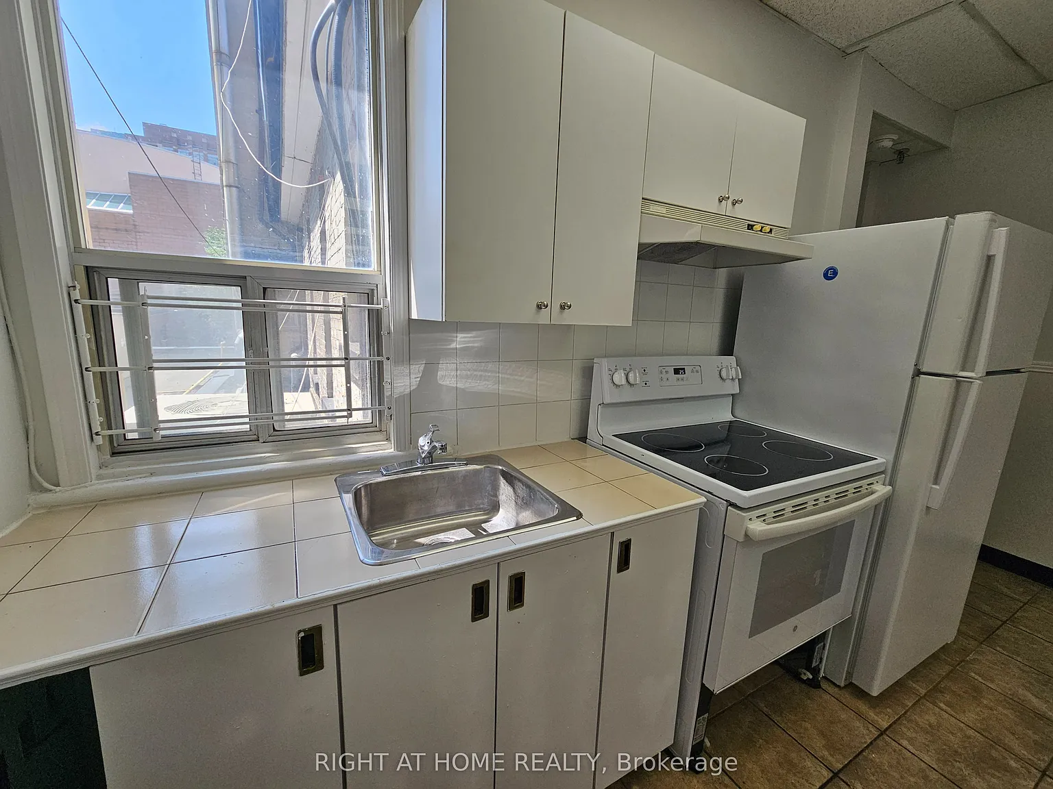 1 bed, $2,395 — Photo 4