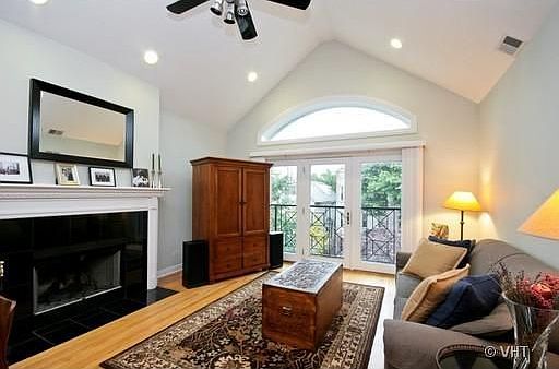 2nd image of 3221 N Clifton Ave APT 3S