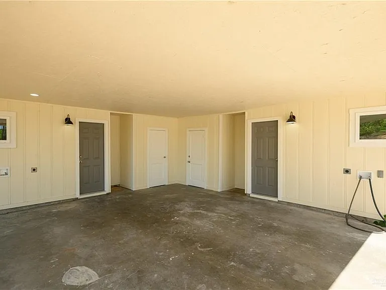 1823 Warren St — Photo 28