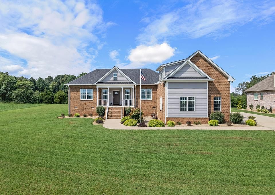 1st image of 606 Blue Water Dr