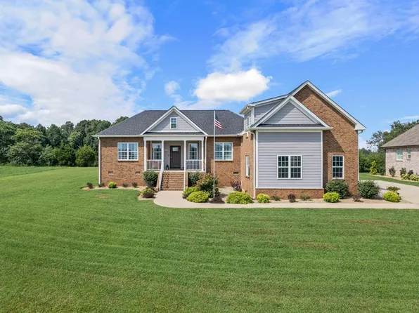 606 Blue Water Dr, Cookeville, TN 38506