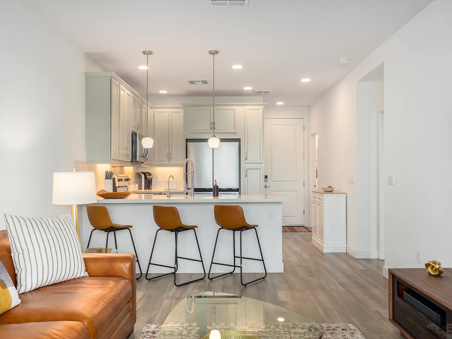 1 bed, 1.5 bath, 871 sqft, $3,000 — Photo 4