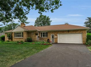 4751 Brentwood Dr, Williamsville, NY 14221