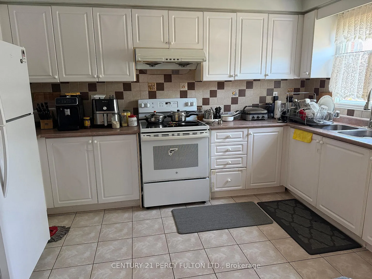 4 bed, $3,300 — Photo 3