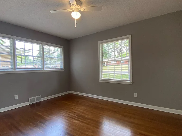 4029 Graceland Dr — Photo 2