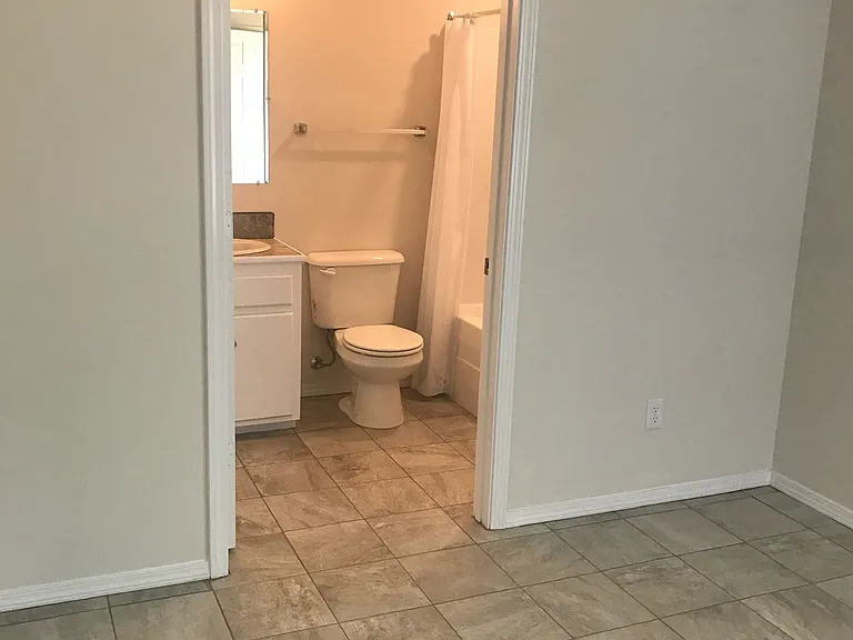 108 N Plum St #108A — Photo 5