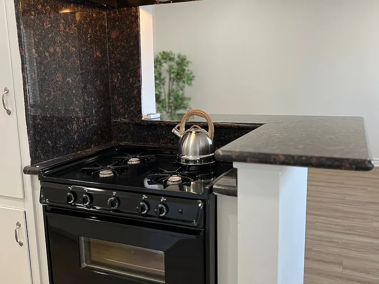 Pinecrest Apartments — Photo 9