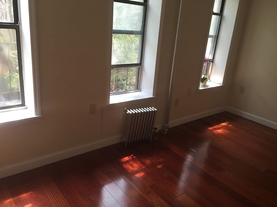 2nd image of 215 E 76th St APT 3B