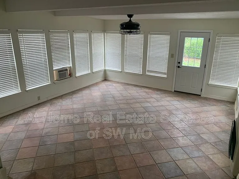 2322 E Langston St — Photo 18