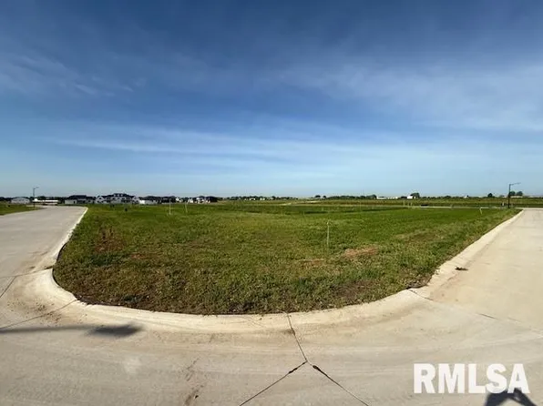 5726 Martin Ave, Bettendorf, IA 52722