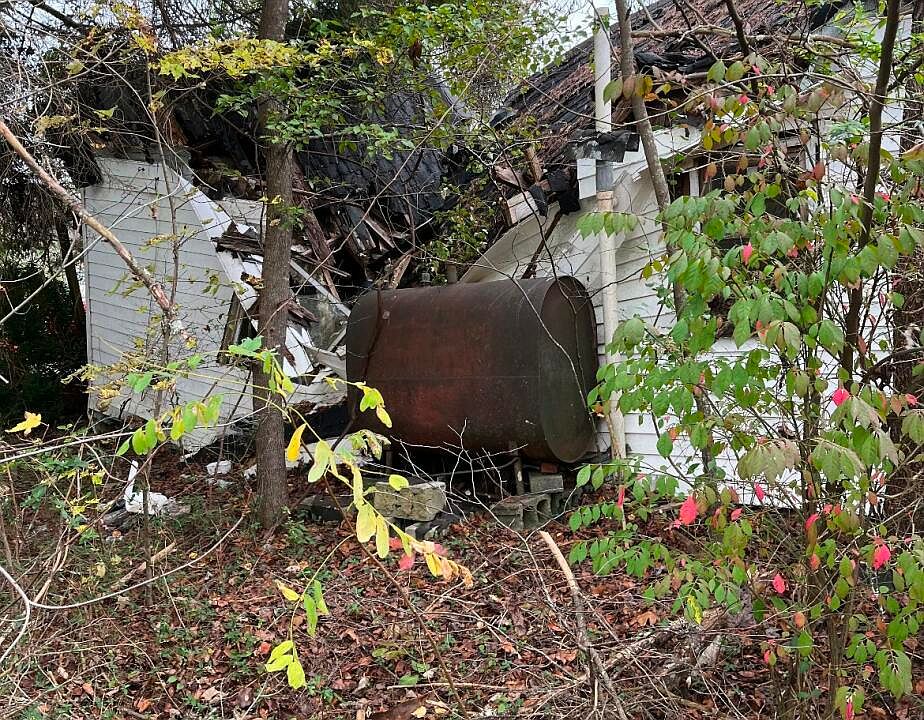 2nd image of 251 W Foley Rd