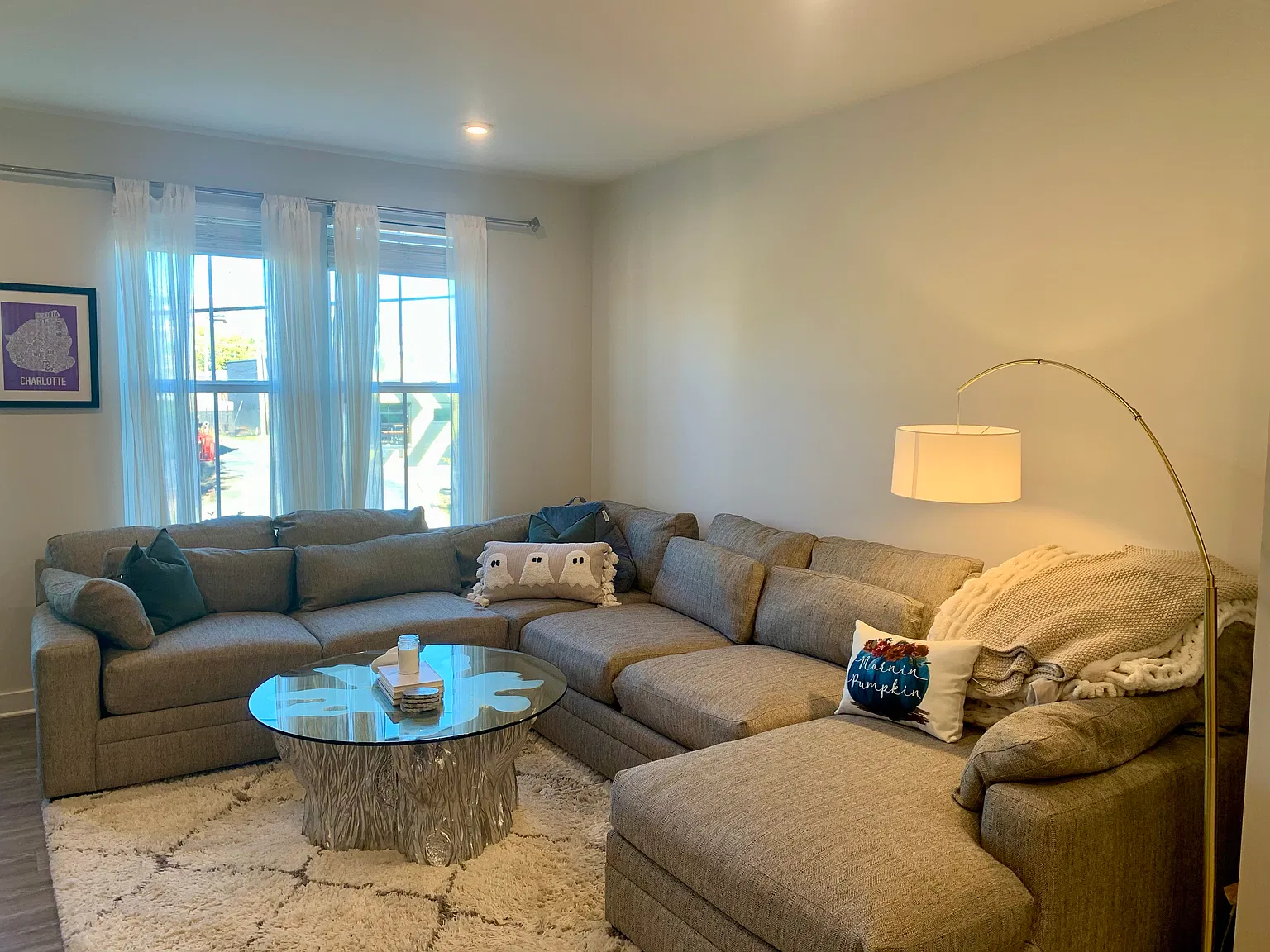 3 bed, 3.5 bath, 1624 sqft, $3,100 — Photo 3