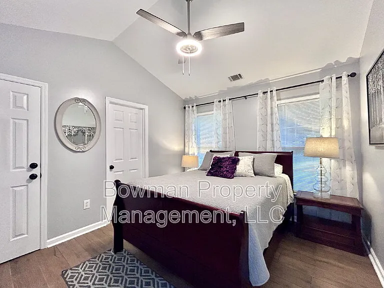 255 Camelot Dr — Photo 10