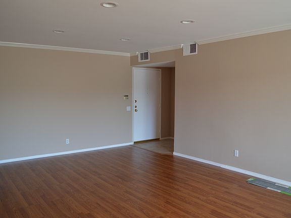 4th image of 5400 Lindley Ave Unit 107