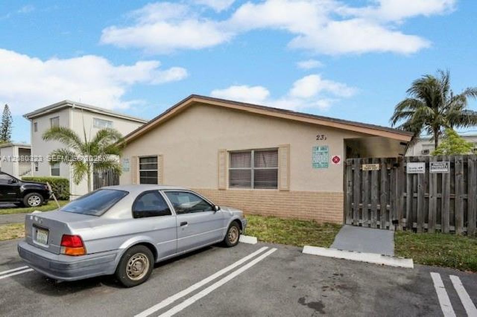 231 SW 8th Ct, photo 2