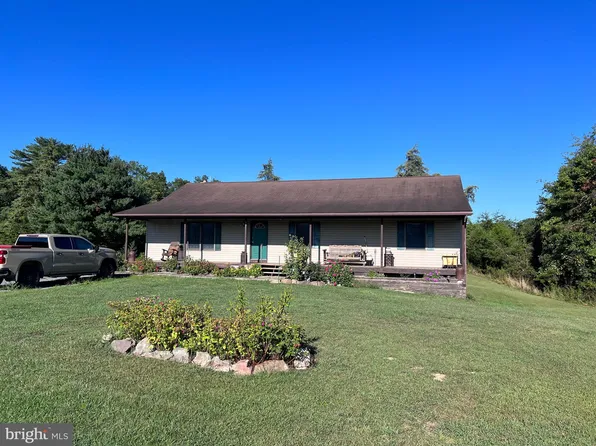 377 Robs Ln, Berkeley Springs, WV 25411