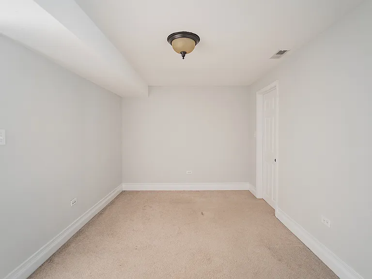 933 W Newport — Photo 5