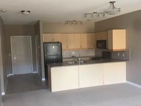 160 Magrath Rd N #W-1a, Edmonton, AB T6R 3T7