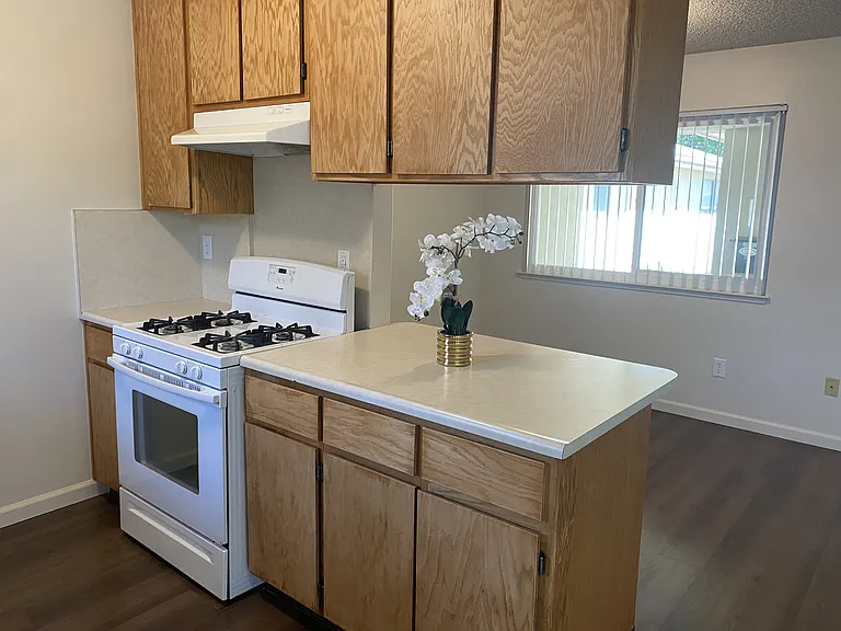 1713 E Rumble Rd — Photo 5