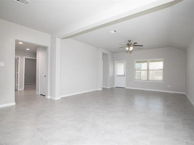 18435 Grayson Bluff Way — Photo 8