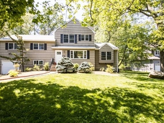 2nd image of 4 Rumson Rd