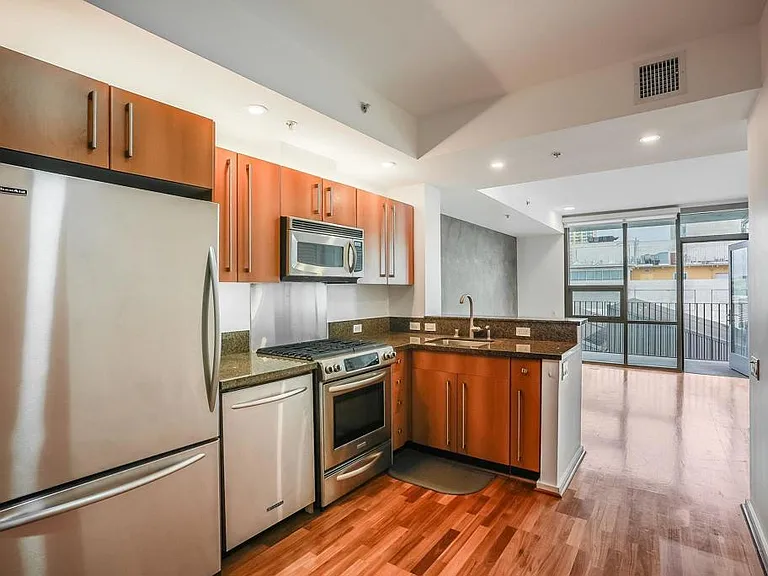 321 10th Ave #1303 — Photo 9