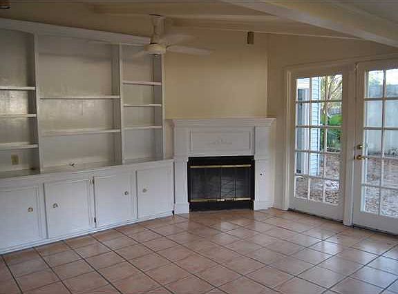 3rd image of 1404 N Avenue F
