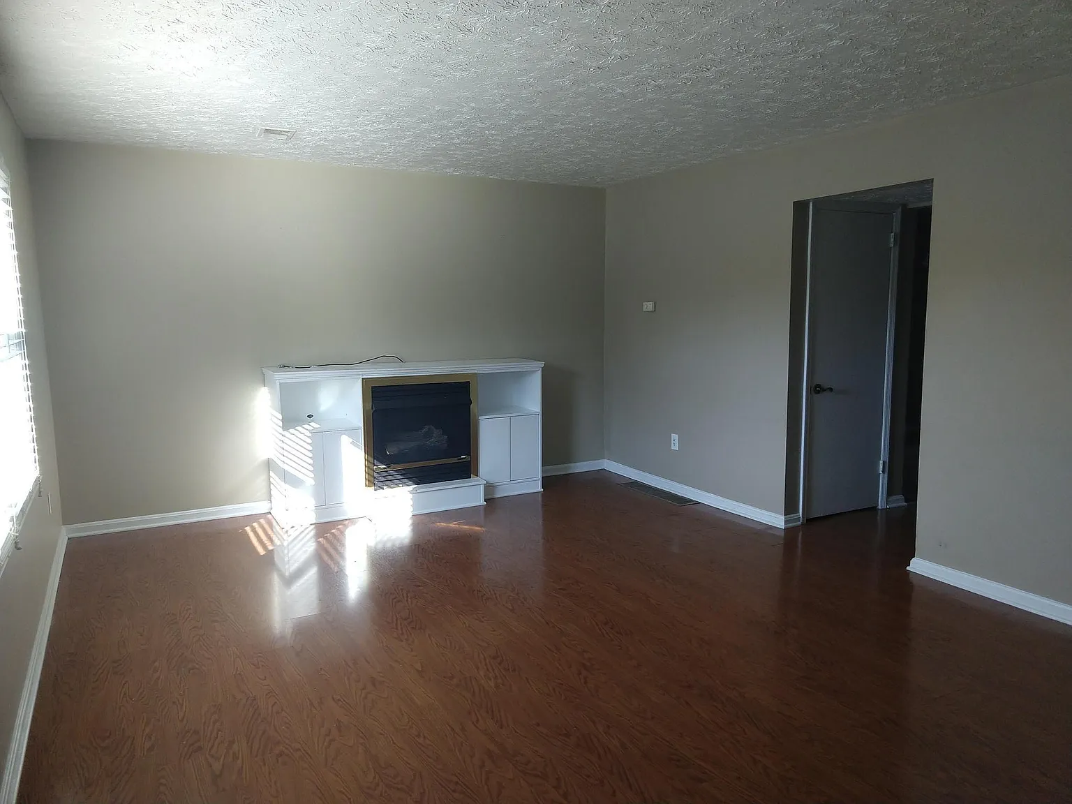 3484 Sutherland Dr — Photo 4