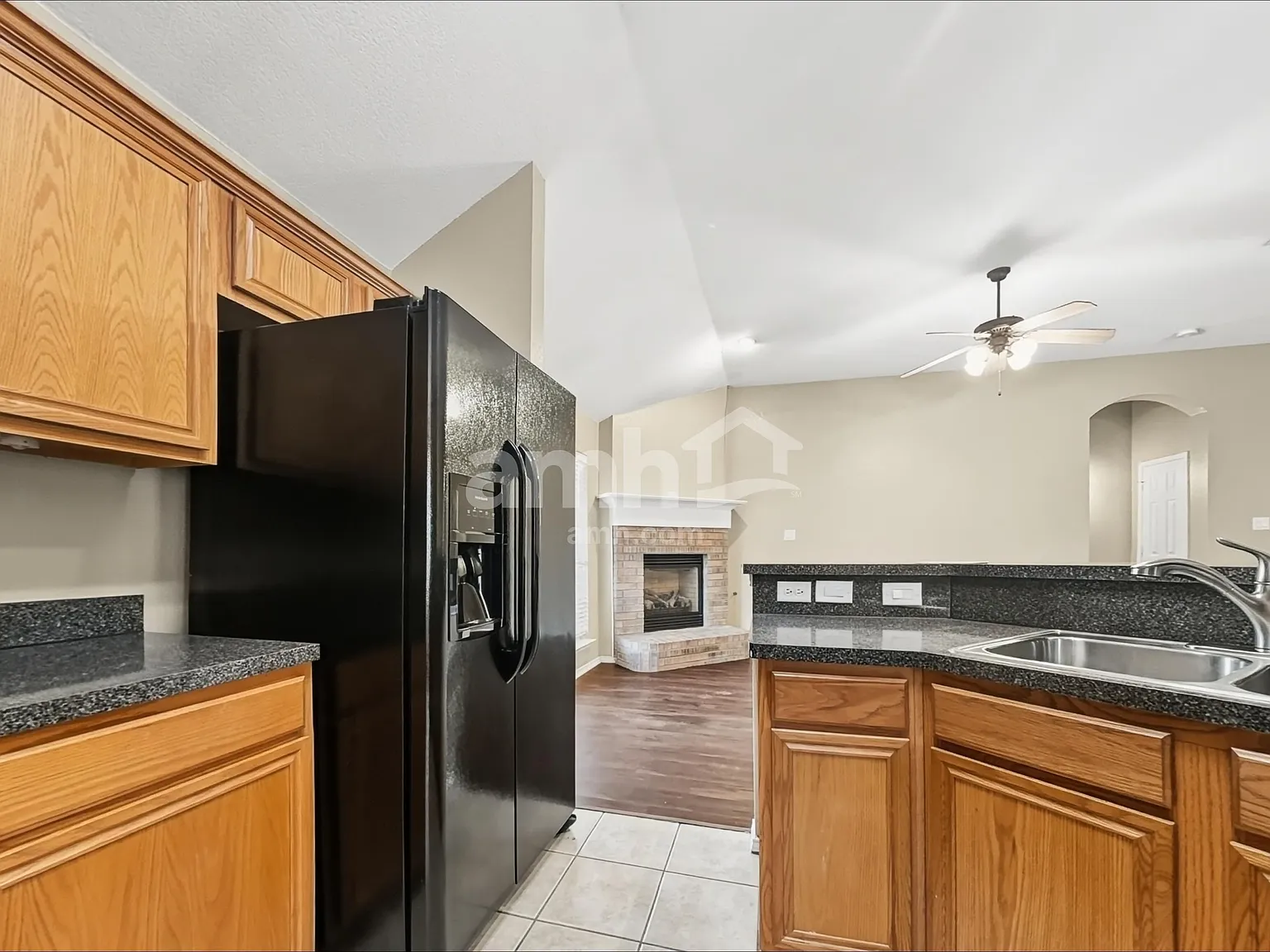 3 bed, 2.0 bath, 1779 sqft, $2,120 — Photo 3