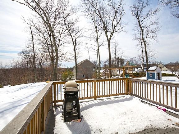 4th image of 8 Diana Hill Dr