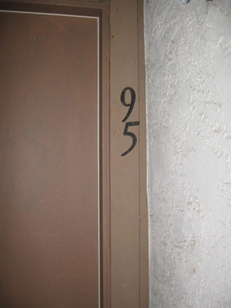 Specious 2X2 Apartment in the city of Antioch — Photo 2