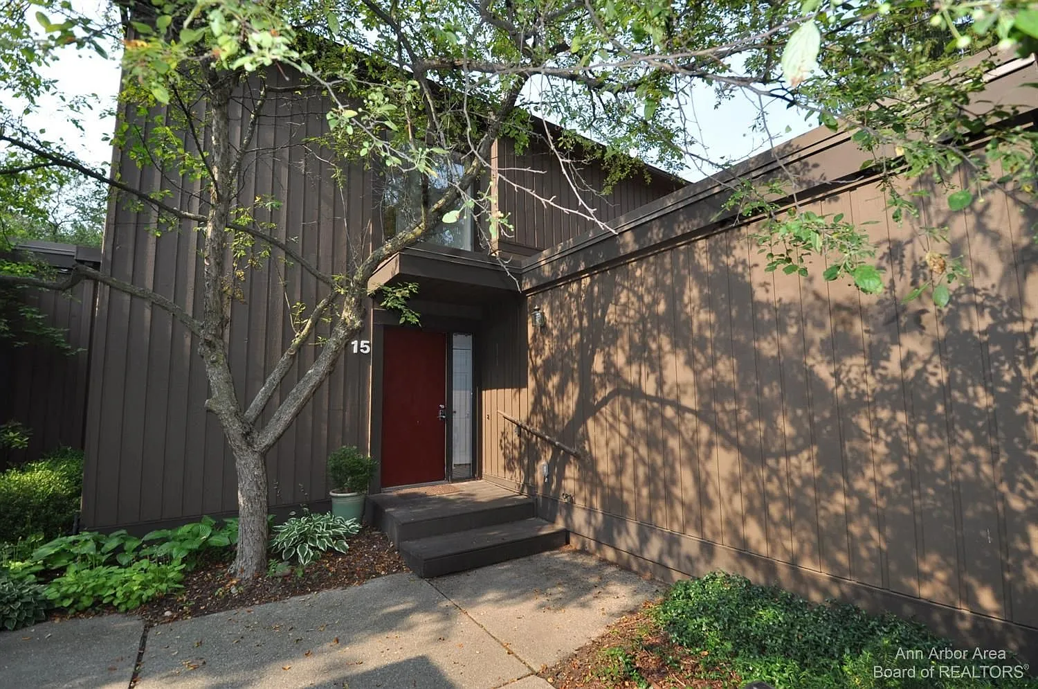 15 Westbury Ct photo 1