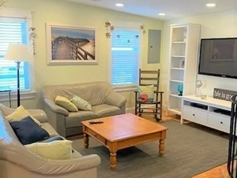 7 Libby Ave — Photo 3